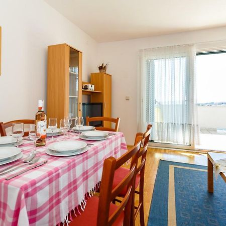 Apartment Anton Krk Town Luaran gambar