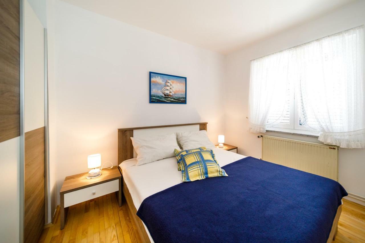 Apartment Anton Krk Town Luaran gambar