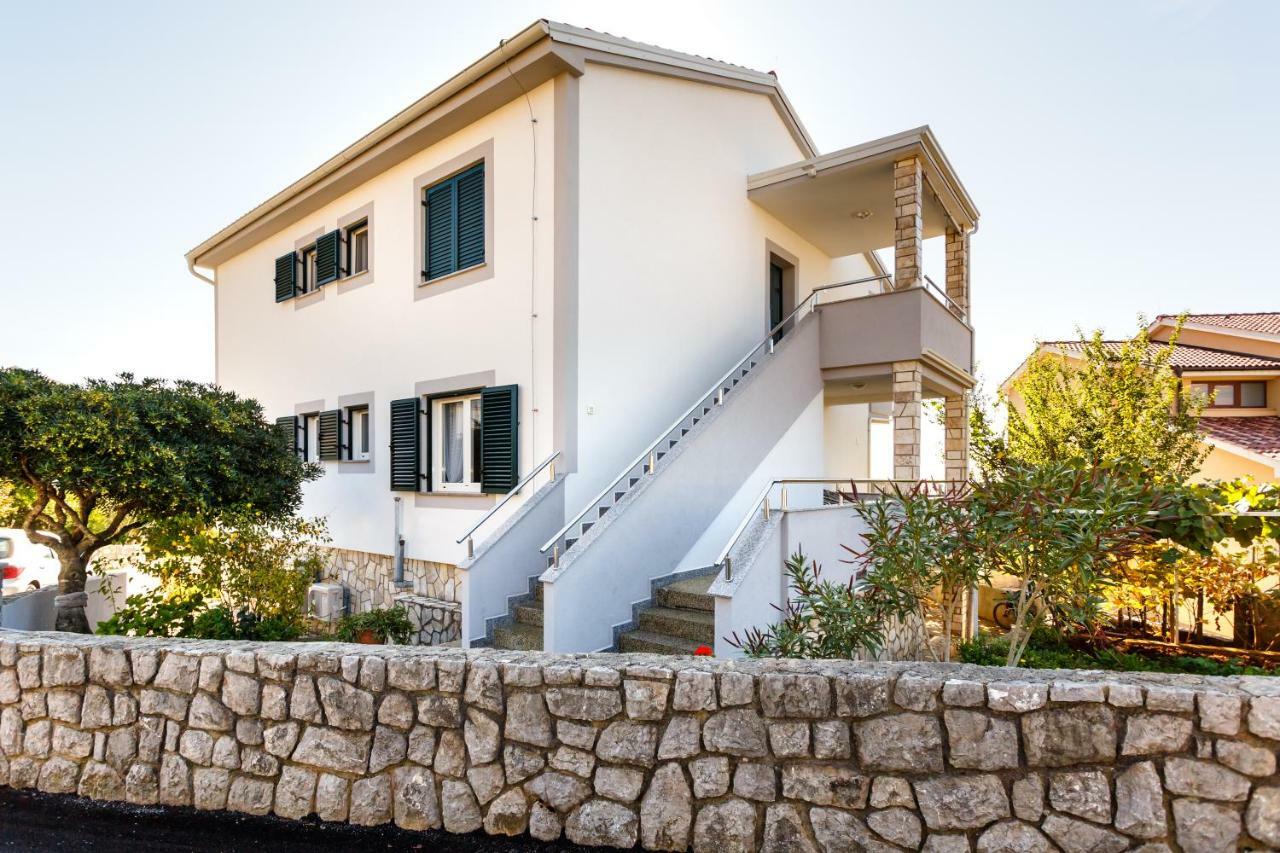 Apartment Anton Krk Town Luaran gambar