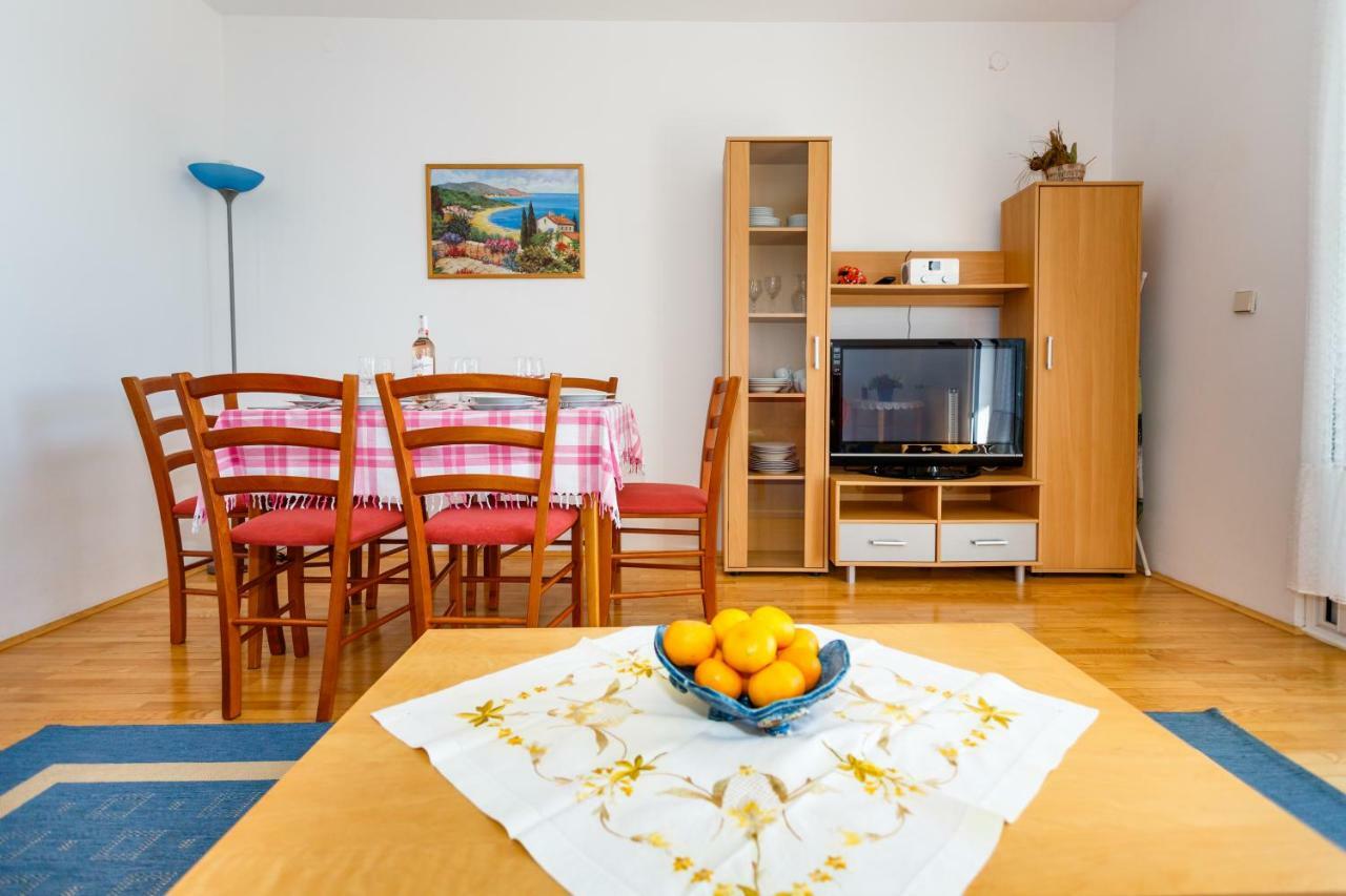 Apartment Anton Krk Town Luaran gambar