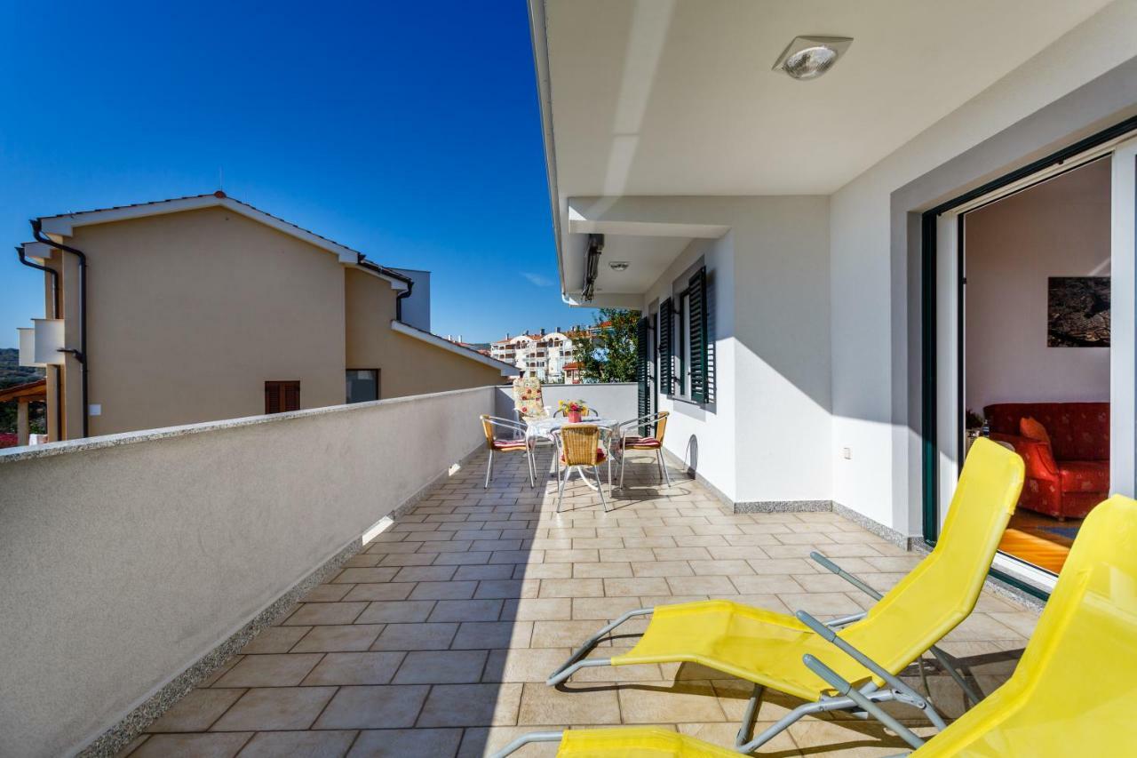 Apartment Anton Krk Town Luaran gambar