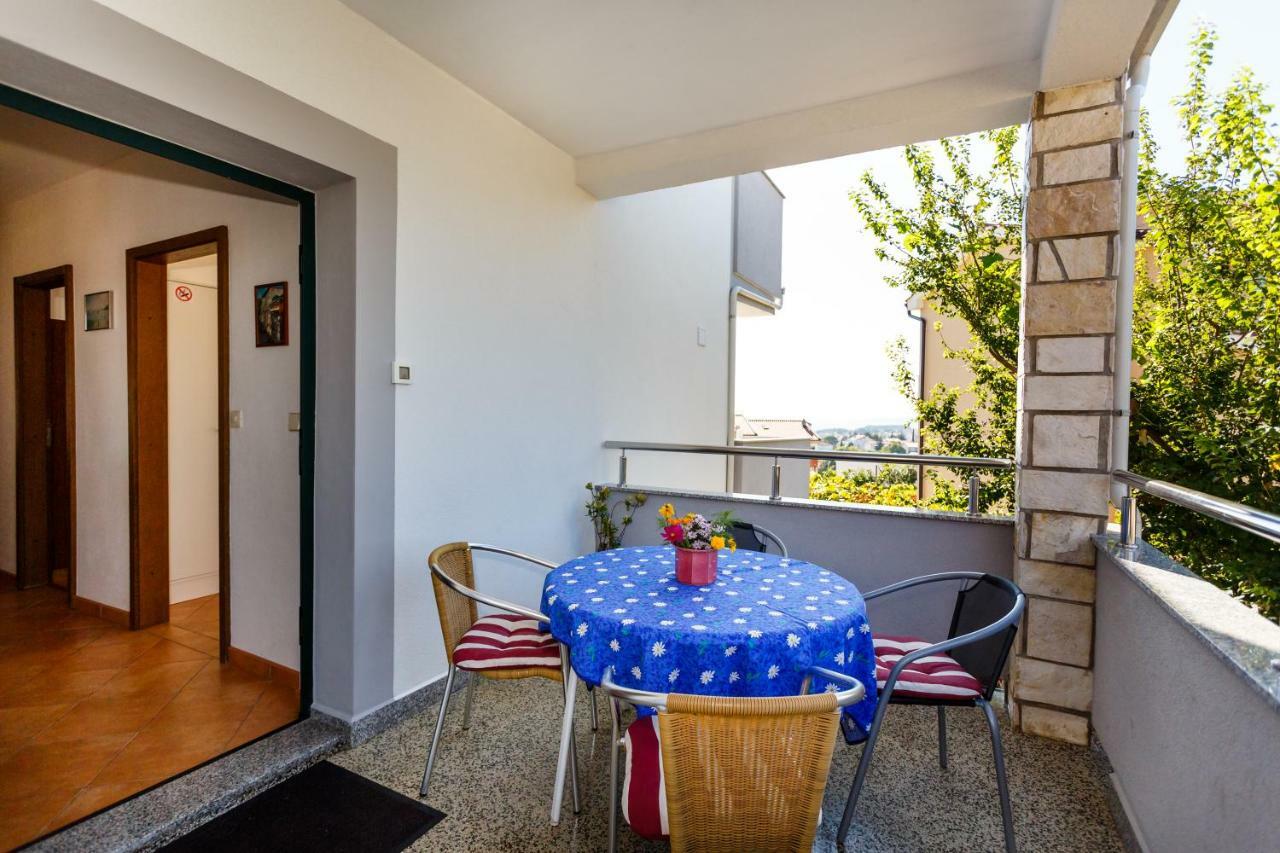 Apartment Anton Krk Town Luaran gambar