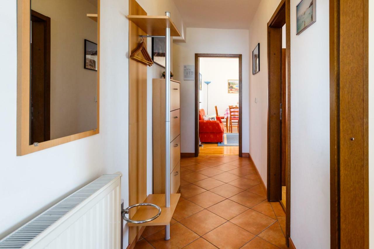 Apartment Anton Krk Town Luaran gambar