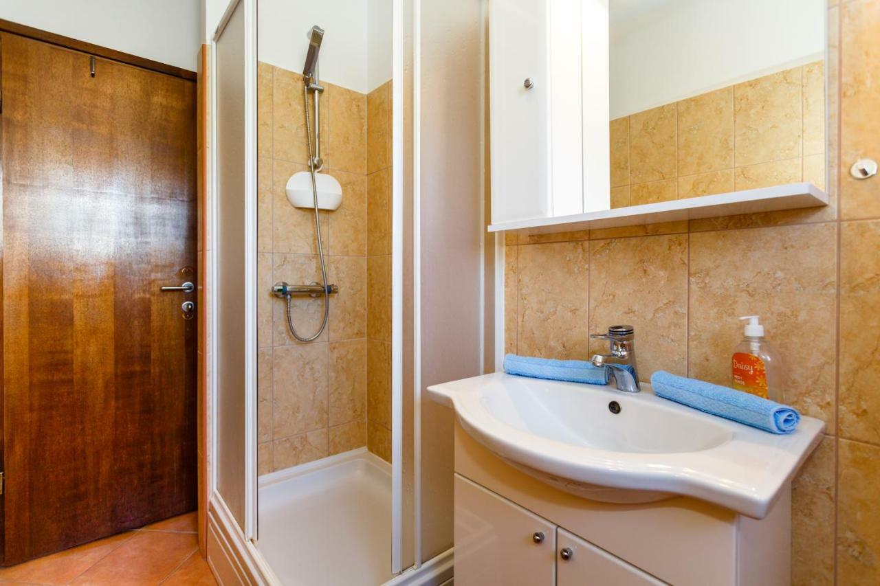 Apartment Anton Krk Town Luaran gambar